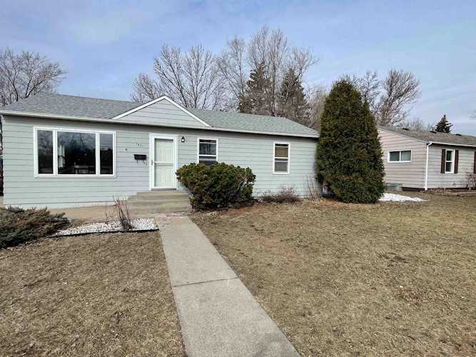 1921 NW 6th St Minot, ND 58703