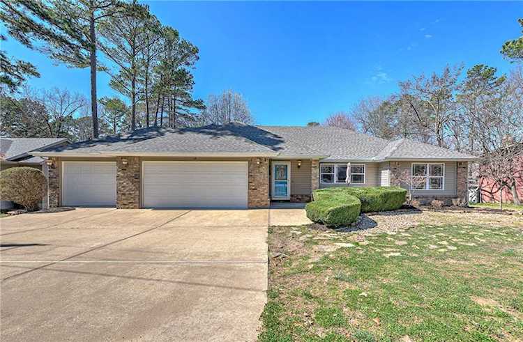 18 Newquay Ln Bella Vista, AR 72714