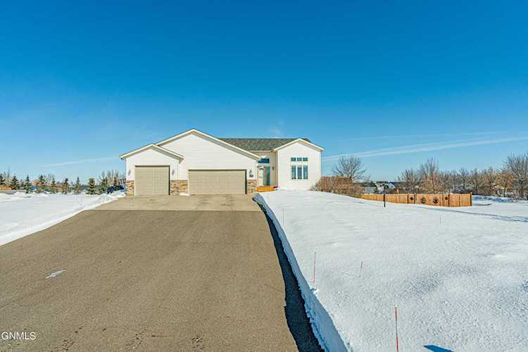 6310 Stonewood Way Bismarck, ND 58504