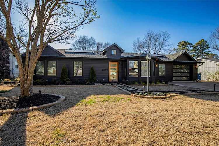 218 SW Glover St Bentonville, AR 72712