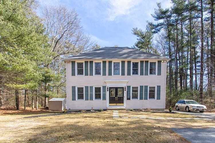 131 Snow St Hanson, MA 02341 | MLS 73087761 Photo 1