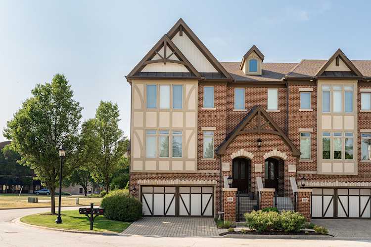 68 Bluestone Dr St. Charles, IL 60174