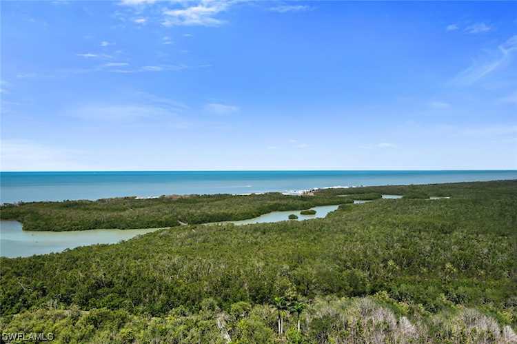 5601 Turtle Bay Dr #2004 Naples, FL 34108
