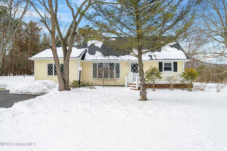 5901 Gardner Rd Altamont, NY 12009