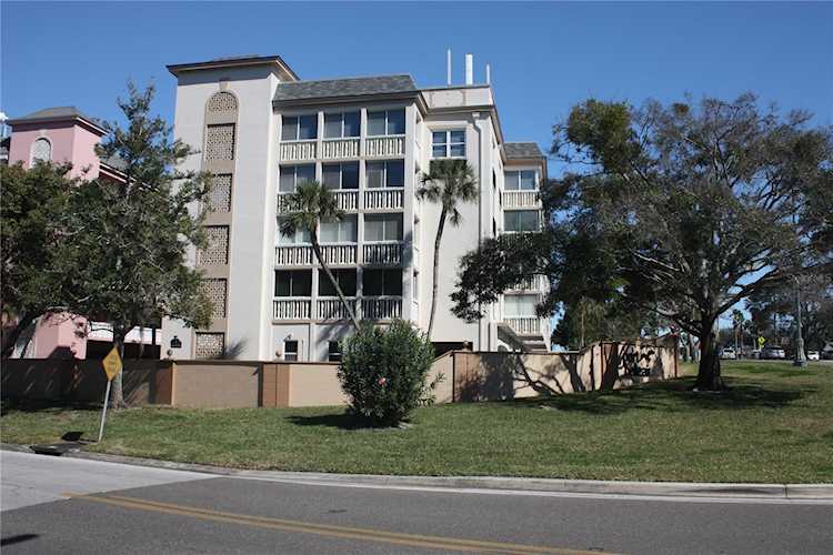 131 Bluff View Dr #404 Belleair Bluffs, FL 33770