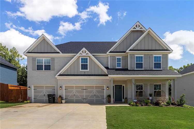 566 Wymond Ct Opelika, AL 36804
