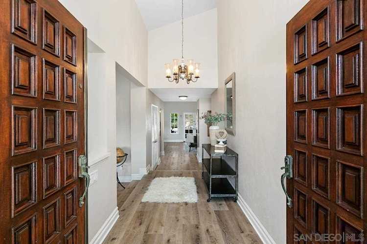 532 Calle De La Paz Escondido, CA 92029