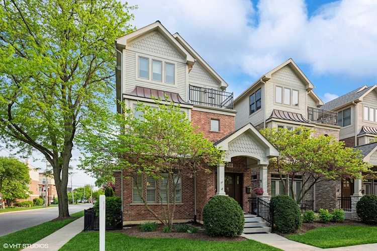 400 W Seminary Ave Wheaton, IL 60187