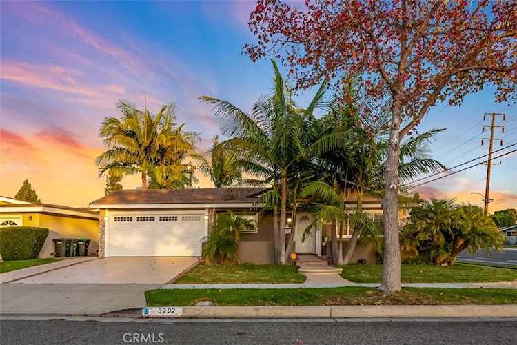 3202 Dakota Ave Costa Mesa, CA 92626