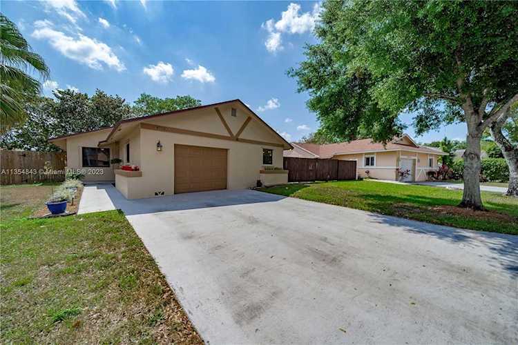 9702 SW 57th St Cooper City, FL 33328