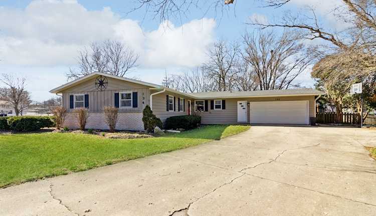 134 Locust St Oswego, IL 60543