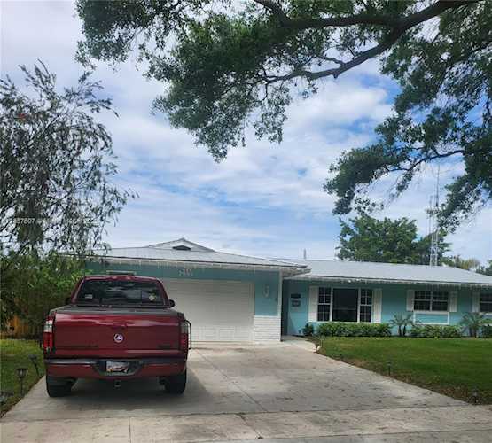7061 NW 7th Ct Plantation, FL 33317