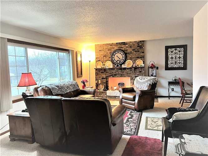 126 N Campbell St Pleasant Hill, MO 64080