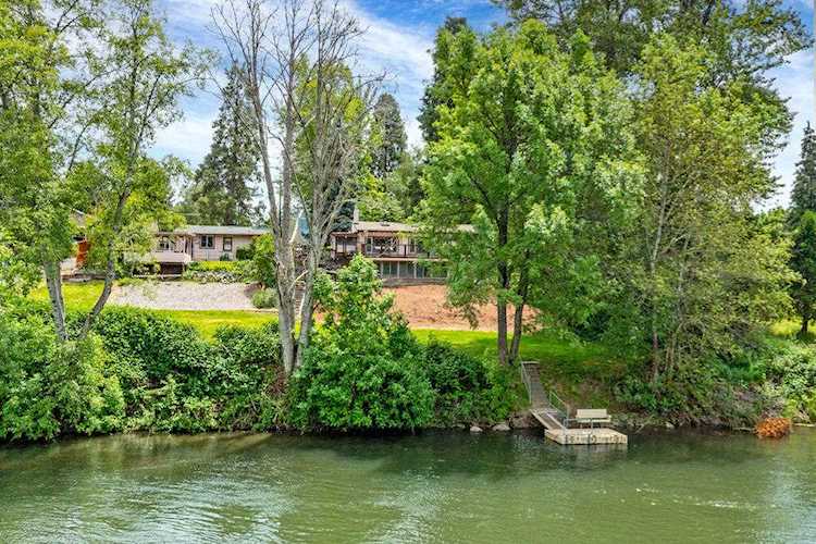 3156 Rogue River Hwy Gold Hill, OR 97525