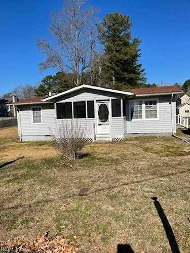 5116 Queen St Chesapeake, VA 23321
