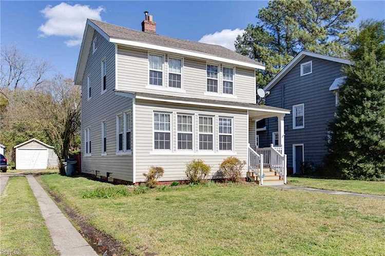102 Pear Ave Hampton, VA 23661