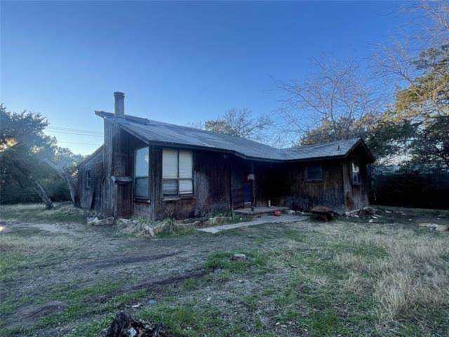 2722 Pinoak Street Granbury, TX 76048
