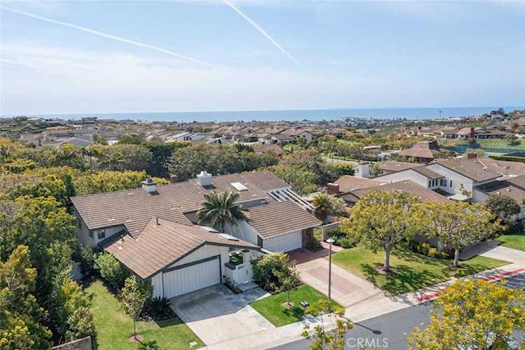 11 Mainsail Corona Del Mar, CA 92625