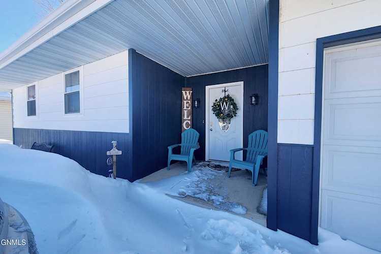 502 Meadow Ln Bismarck, ND 58504