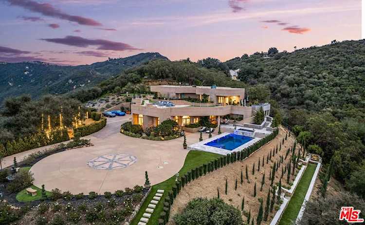 415 Stunt Rd Calabasas, CA 91302