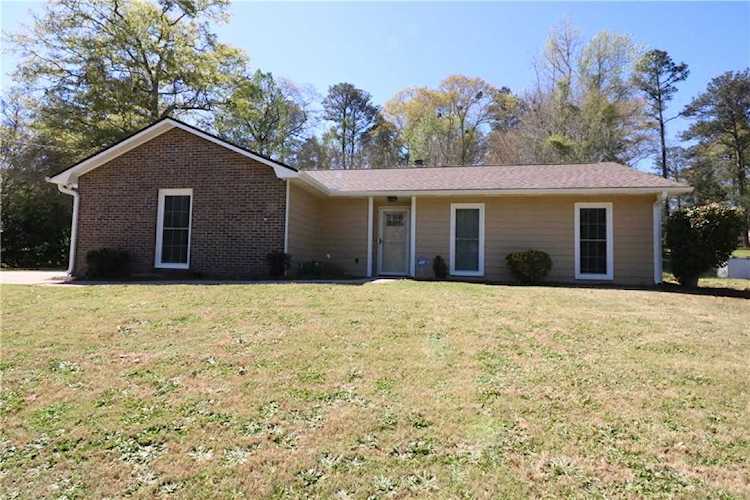 32 Lee Road 301 Smiths Station, AL 36877