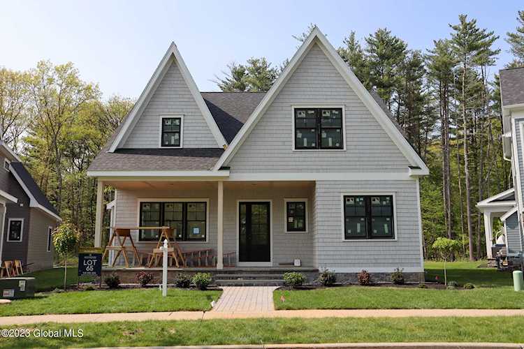 35 Oak Ridge Blvd Saratoga Springs, NY 12866