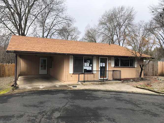 100 Rogue Ln Rogue River, OR 97537