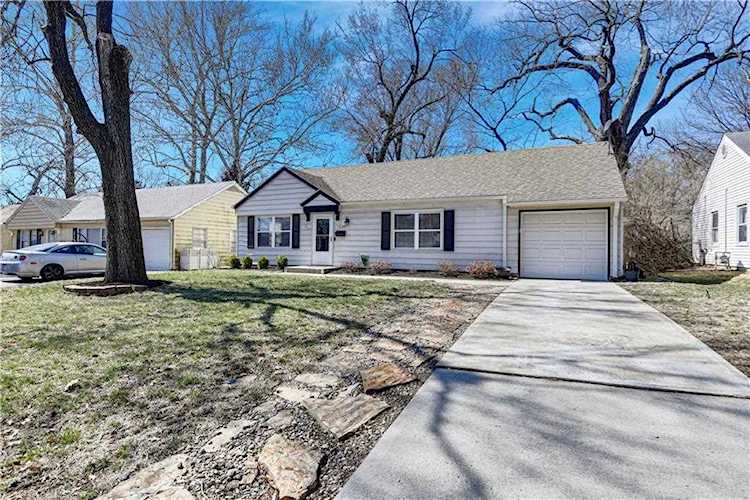 7530 Sagamore Rd Prairie Village, KS 66208