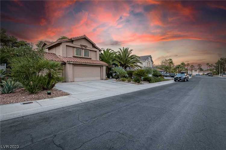 8904 Rocky Shore Dr Las Vegas, NV 89117