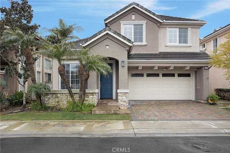 742 Sandglass Huntington Beach, CA 92648