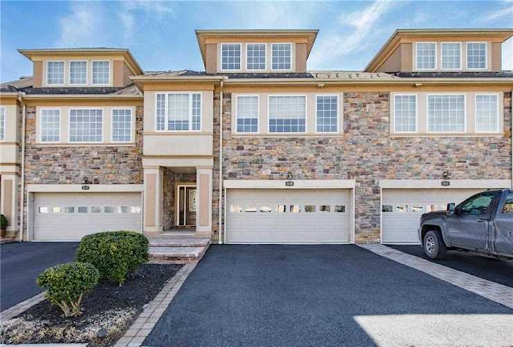 910 Greenhouse Dr Bethlehem, PA 18017