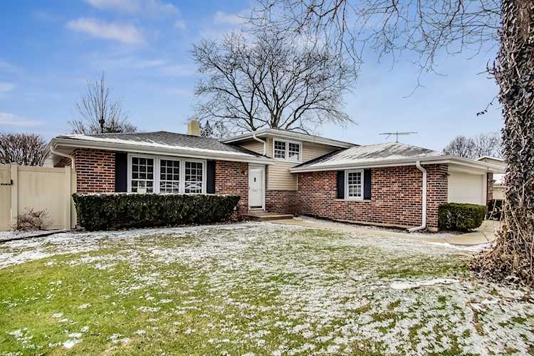 7601 Baimbridge Dr Downers Grove, IL 60516