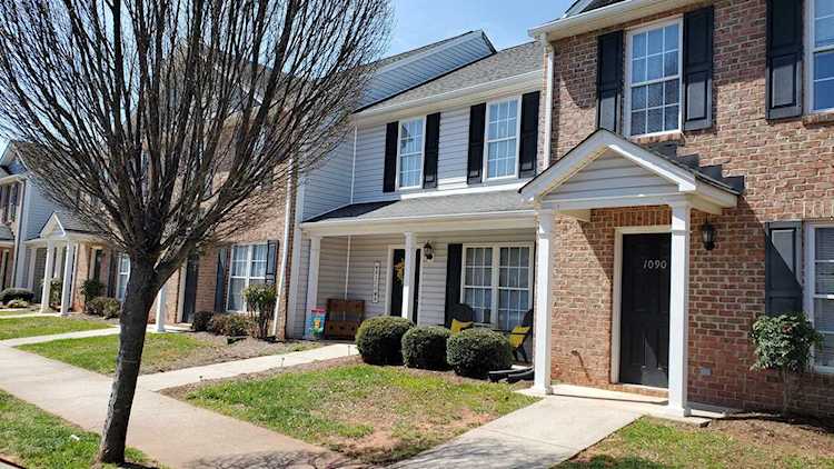 1078 Haymore Moneta, VA 24121