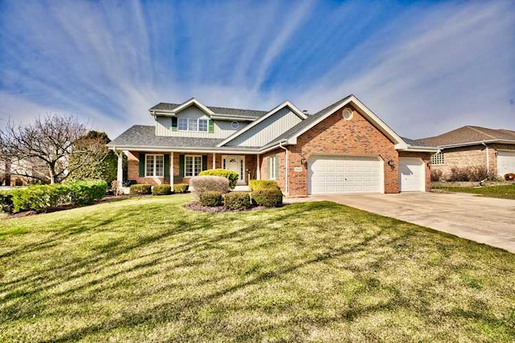 8880 Dryden St Woodridge, IL 60517