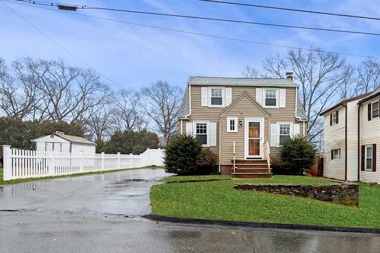 34 Evergreen St Saugus, MA 01906