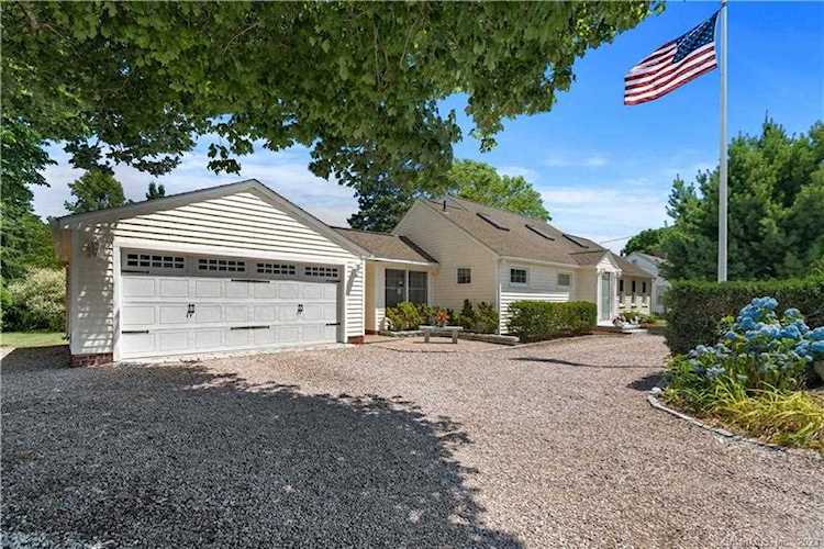 225 North Water Street Stonington, CT 06378