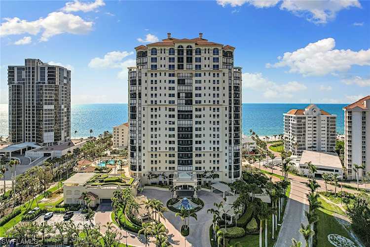 81 Seagate Dr #1202 Naples, FL 34103