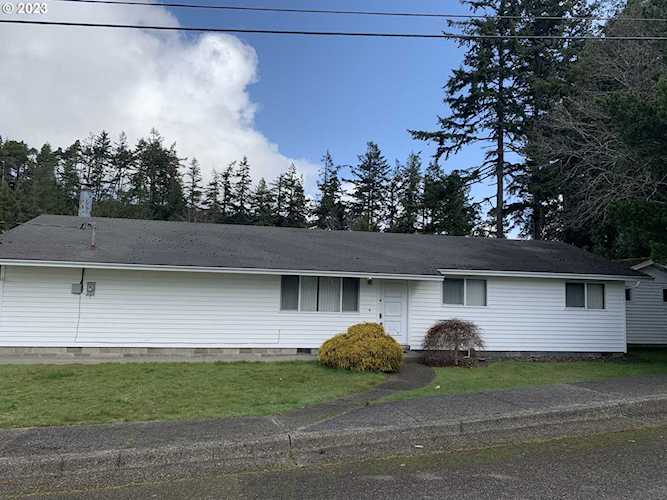 2291 Fir ST North Bend, OR 97459