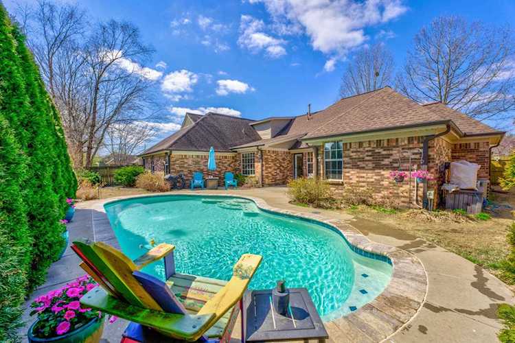 1290 W Sweet Rain Dr Collierville, TN 38017