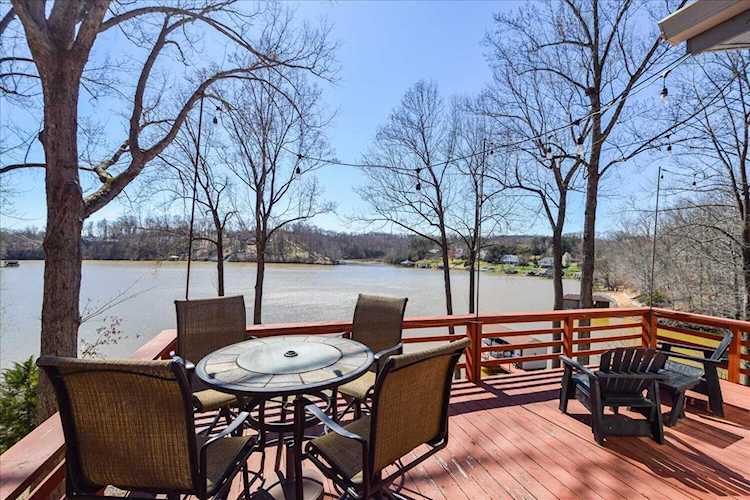 308 Sleepy Hollow Wirtz, VA 24184
