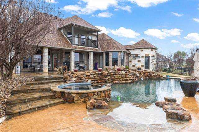 1505 Bentwater Parkway Granbury, TX 76049