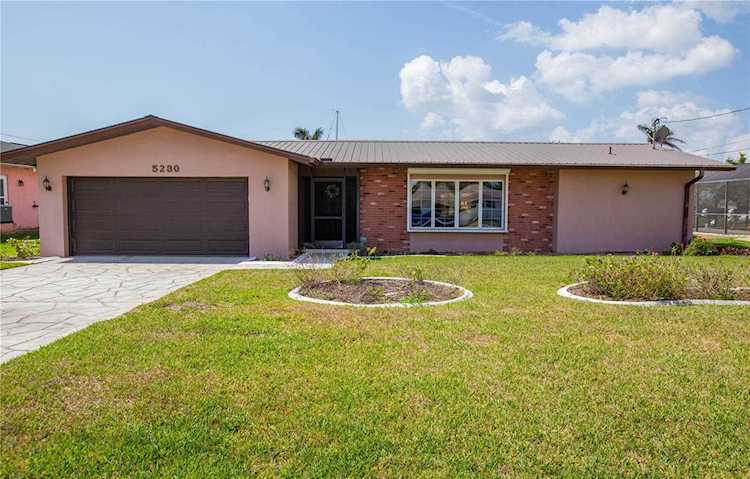 5230 Sarasota Ct Cape Coral, FL 33904