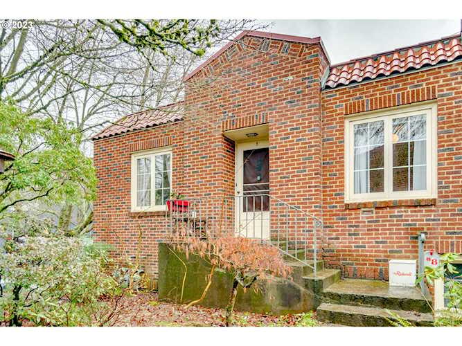2743 NW Thurman ST #8 Portland, OR 97210