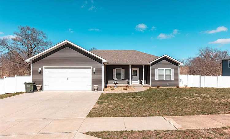 1643 Columbia Ave Rolla, MO 65401 | MLS 23013931 Photo 1