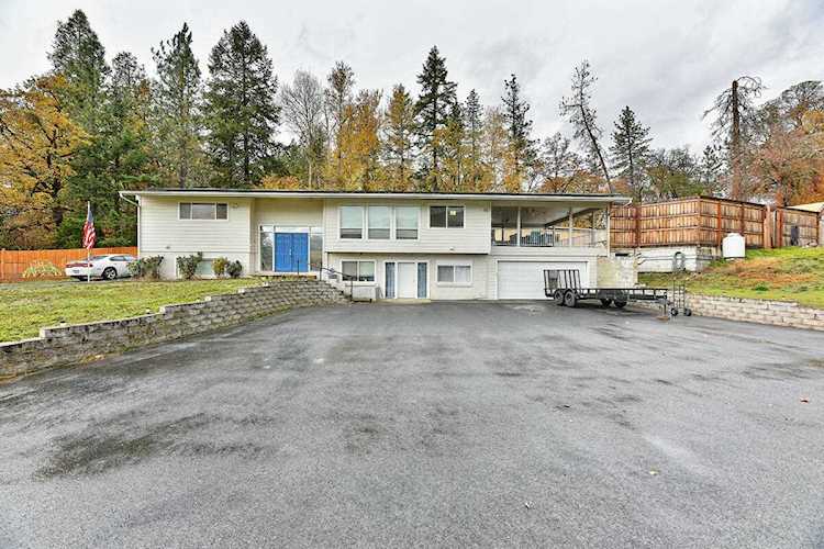 948 NE Hillcrest Dr Grants Pass, OR 97526