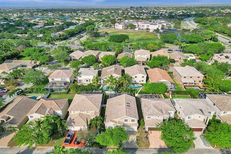 5260 NW 112th Way Coral Springs, FL 33076