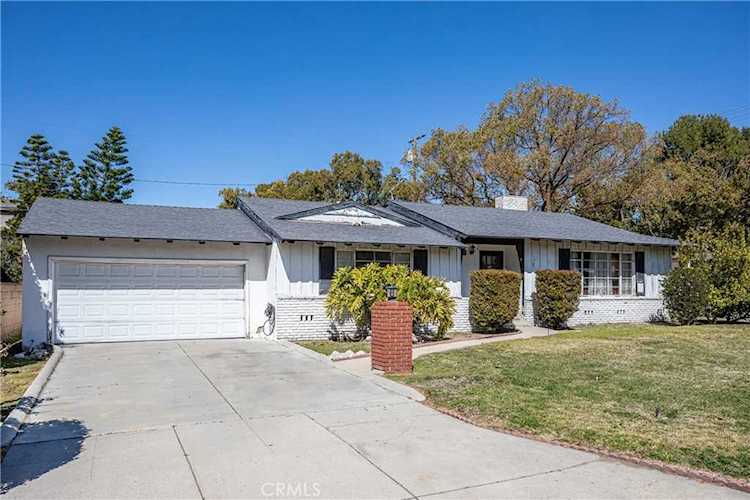 1701 W Riverside Dr Burbank, CA 91506