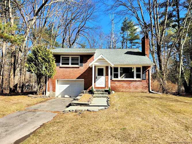 26 Arnold Dr Woodstock, NY 12498