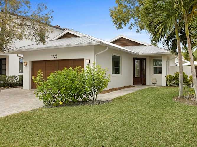 1723 Hillview St Sarasota, FL 34239