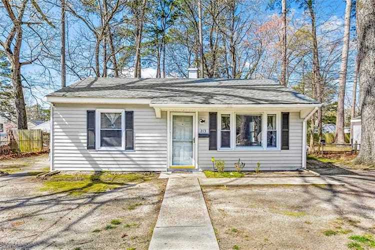 213 Pine Grove Ave Hampton, VA 23669